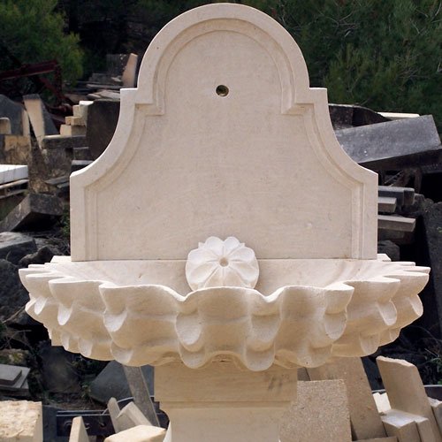 fontaine taillé en pierre Bassin en pierre